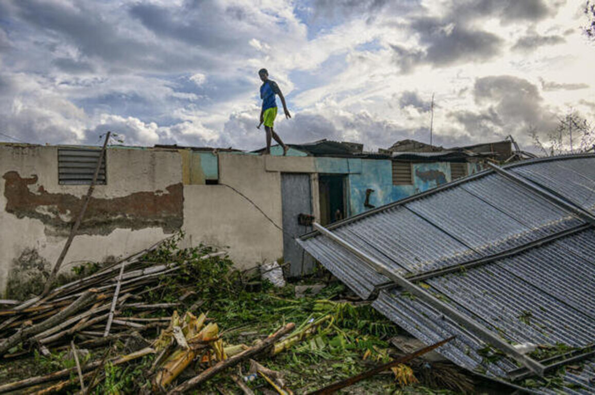 Hurricane Melissa strengthens en route to Bermuda as death toll rises