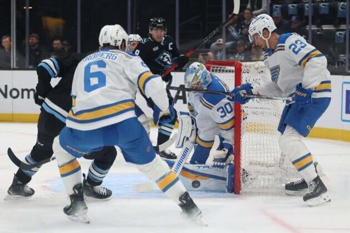 Robert Thomas' hat trick propels Blues past playoff-bound Mammoth
