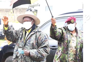 Pulezidenti Museveni ng’atuuka ku mukolo gw'okukuyega abakulembeze mu Mbale. Pulezidenti Museveni ng’atuuka ku mukolo gw'okukuyega abakulembeze mu Mbale.
