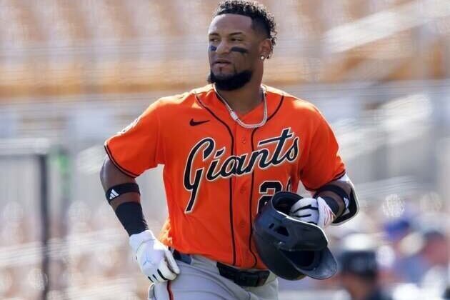 Brewers send cash to Giants for OF Luis Matos