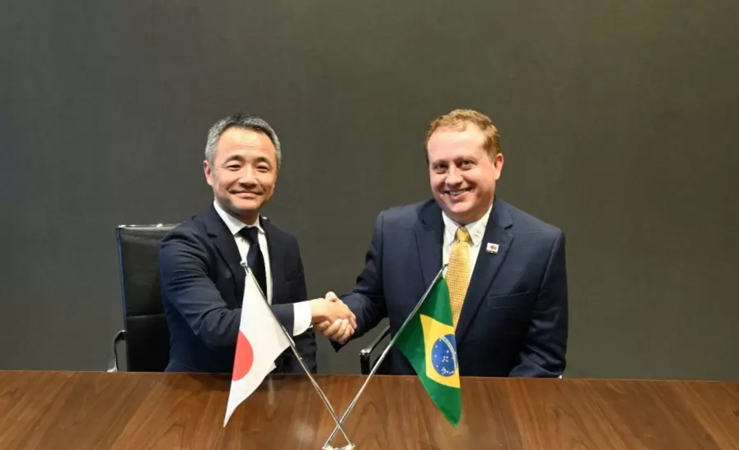 Akinobu Hashimoto, gerente-geral da Mitsui, e Marc Fogassa, presidente e diretor-executivo da Atlas/Divulgação