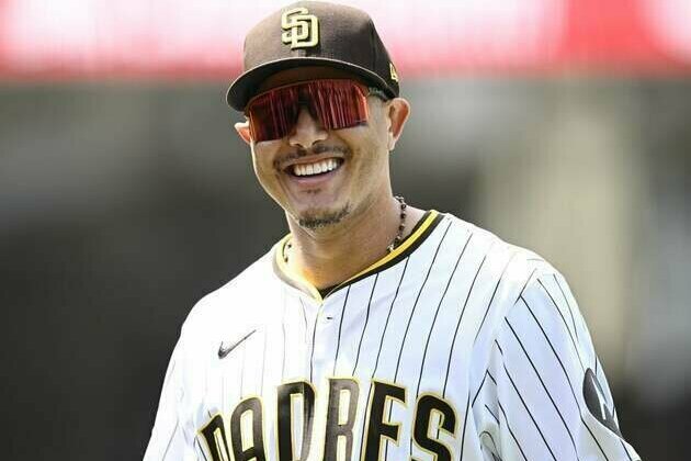 Manny Machado sparks big inning in Padres' win over Giants