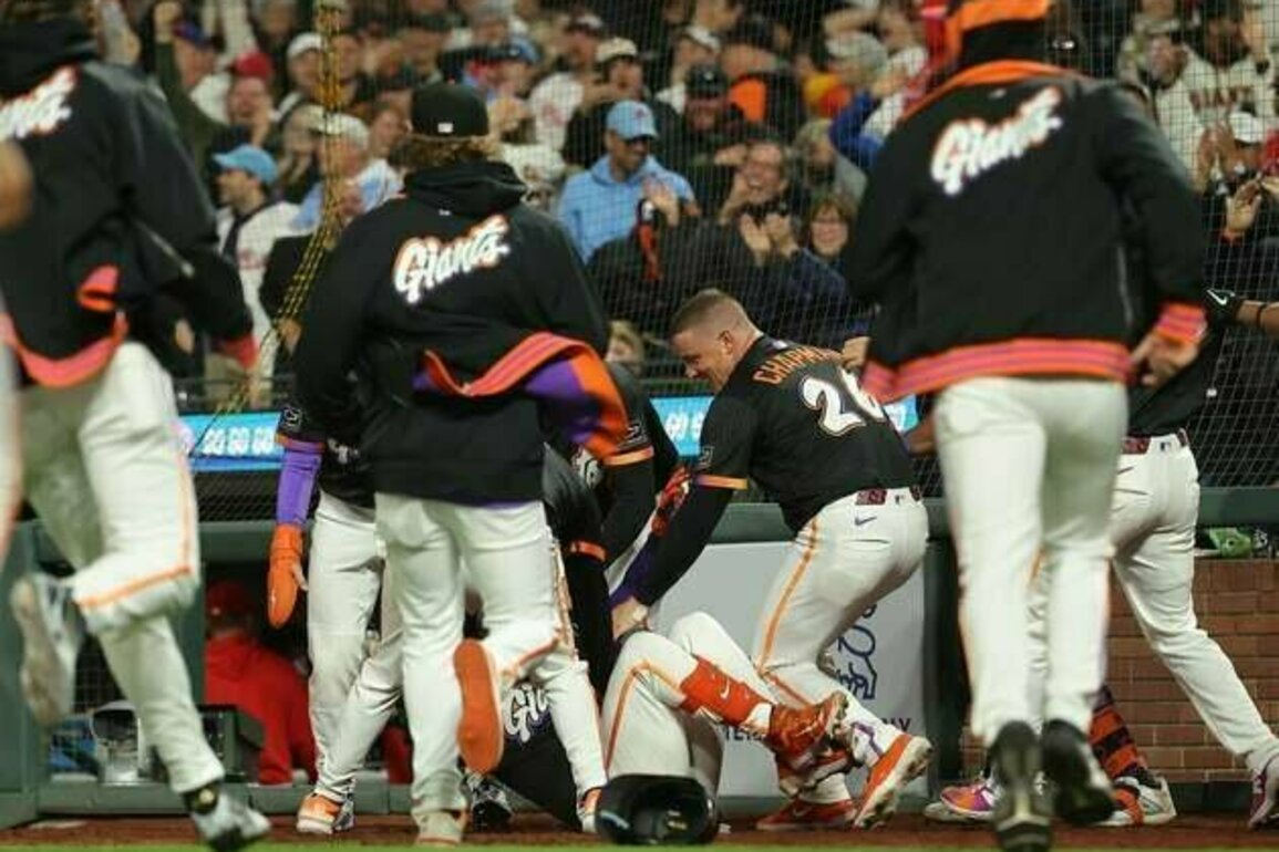 Giants seek to ride momentum of wild walk-off win vs. Phillies