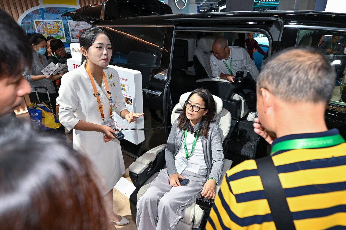 (CIIE) CHINA-SHANGHAI-CIIE-NEW MOBILITY (CN)