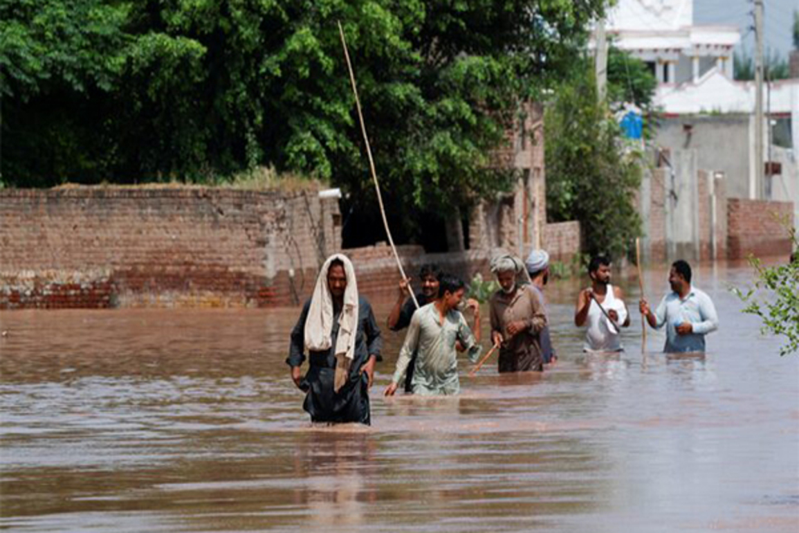 Pakistan: 5 die as boat carrying flood evacuees capsizes