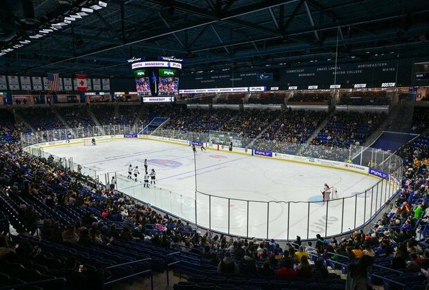 Boston holds off Minnesota 4-3 in Game 1 of PWHL finals