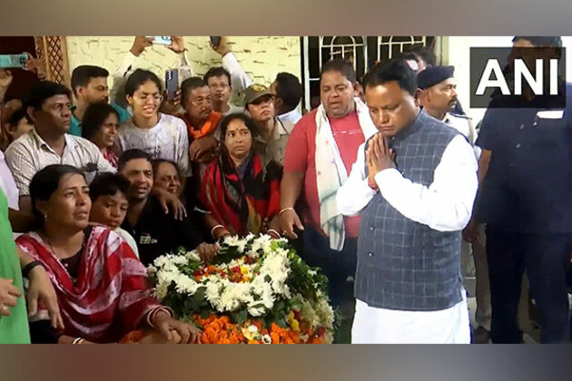 Odisha CM Mohan Charan Majhi pays last respects to Pahalgam terror victim Prashant Satpathy