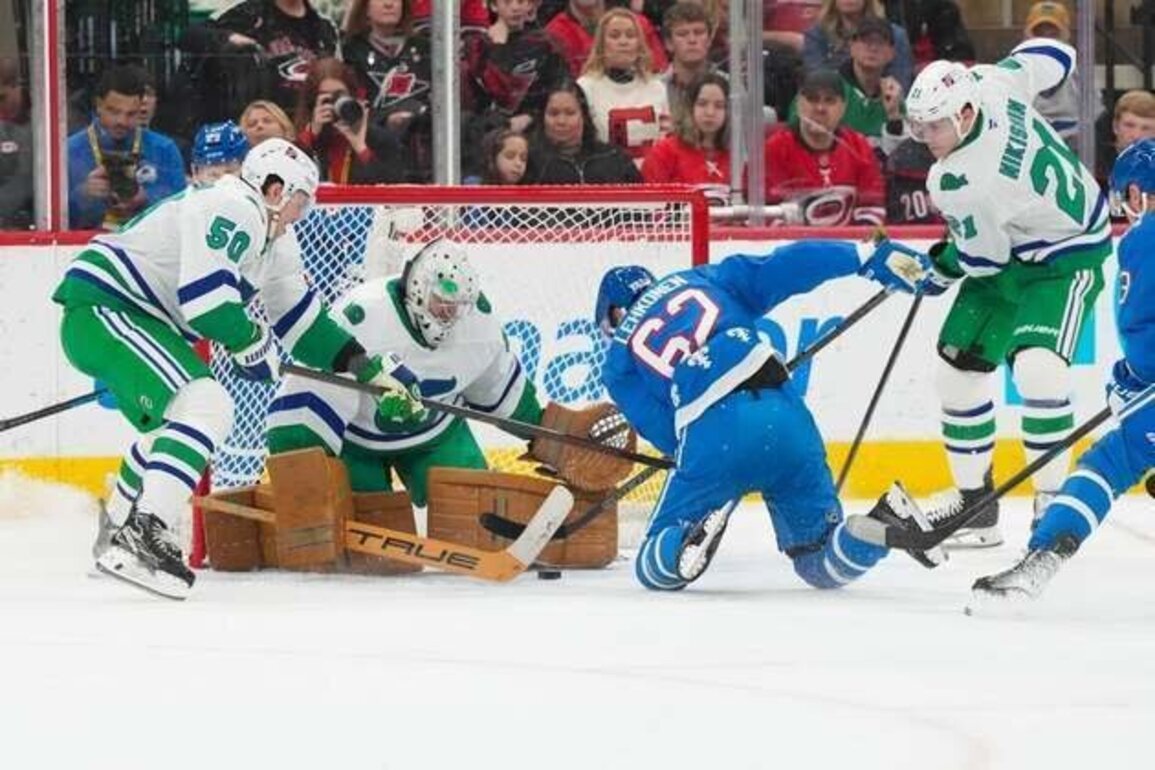 Brock Nelson sparks Avalanche comeback against Hurricanes