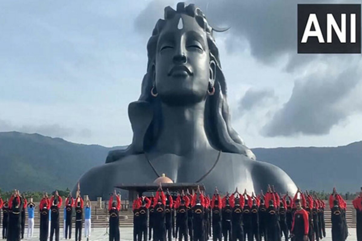 Tamil Nadu: Defence personnel perform Yoga in front of Adiyogi at Coimbatore's Isha Yoga centre