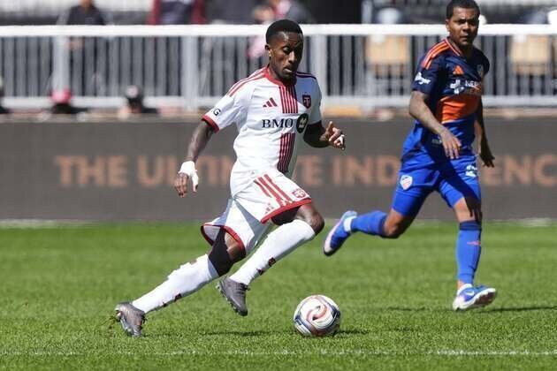 Cincinnati scores late to tie Toronto