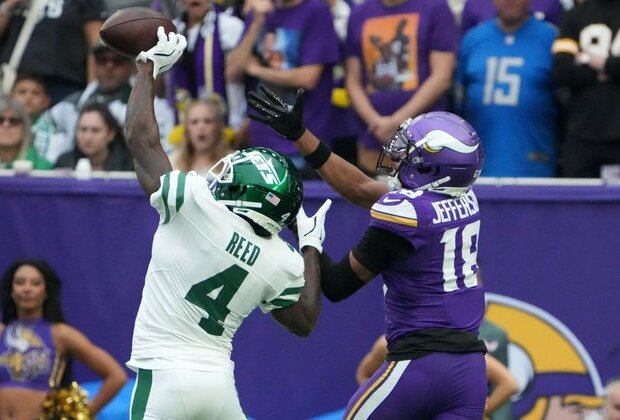 Vikings squander early lead, hold on to beat Jets in London