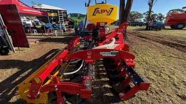 OzAG Machinery’s PasturePro uses APV seeders and ILGI speed discs. 