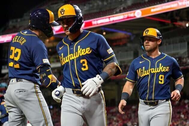 Brewers ride creative offense into rematch vs. Reds