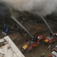 (SpotNews) PAKISTAN-KARACHI-SHOPPING MALL-FIRE-DEATH TOLL