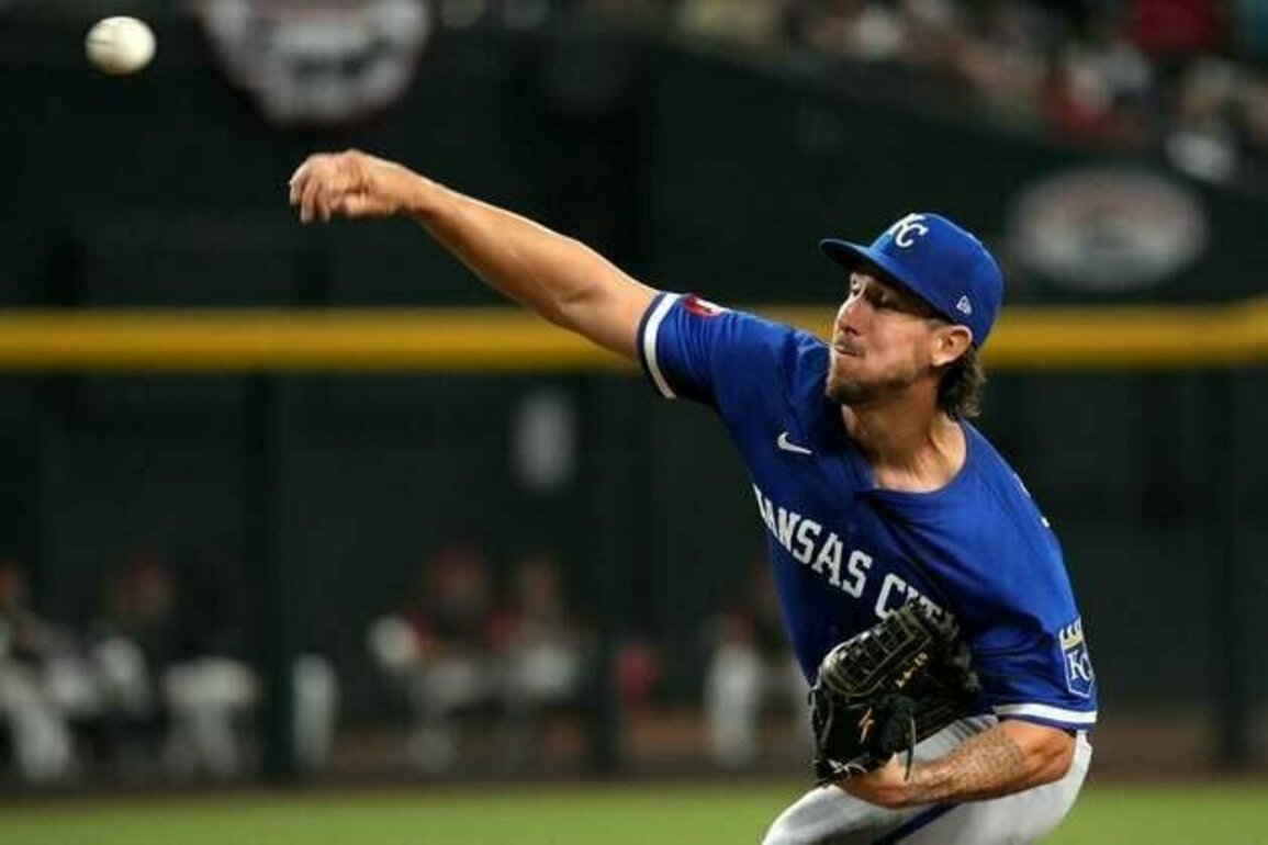 Michael Lorenzen spins gem as Royals blank Diamondbacks