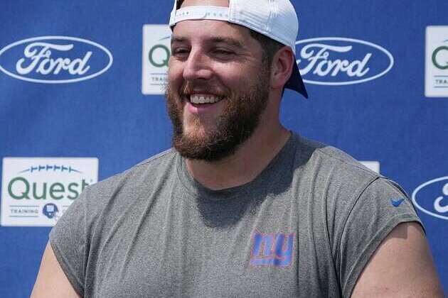 Report: Patriots working out veteran G Greg Van Roten