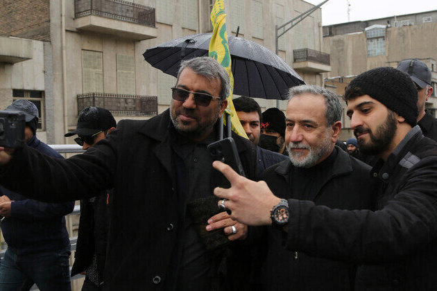 Trump threatens to wipe out Irans key oil port 