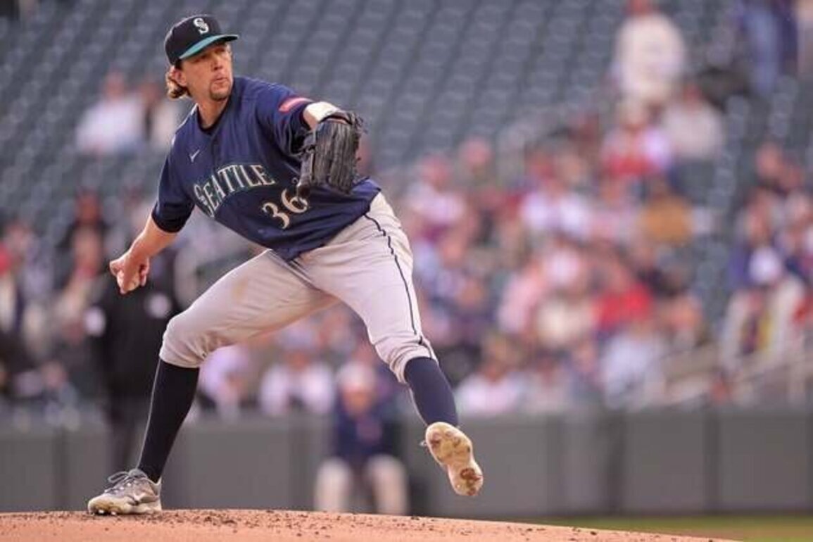 Late offensive eruption leads Mariners over Twins