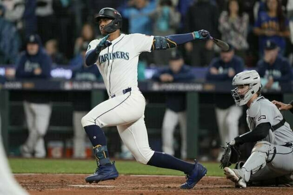 Julio Rodriguez's RBI double lifts Mariners past Tigers to even series
