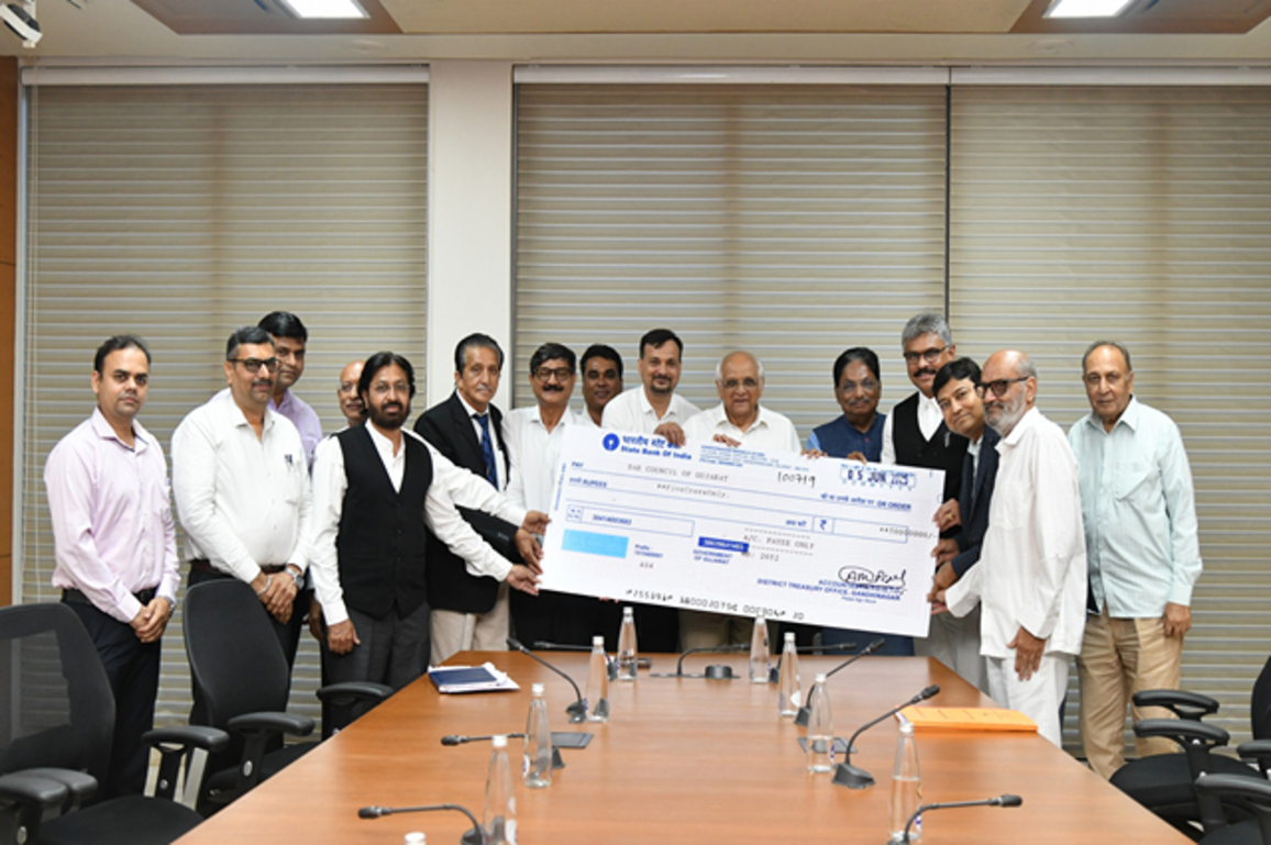 Gujarat CM Bhupendra Patel presents cheque worth Rs 5 crore for Lawyers' Welfare Fund