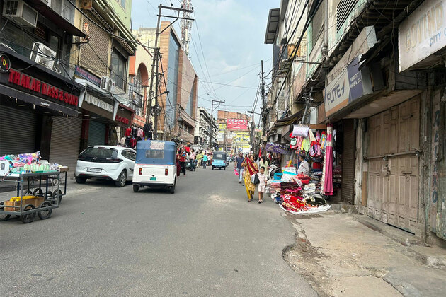 J-K: Shops begin to reopen in City Chowk, some remain closed due to continuing tension