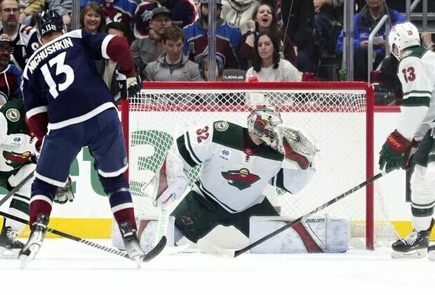 Avs ride 3-goal 2nd period to victory over Wild