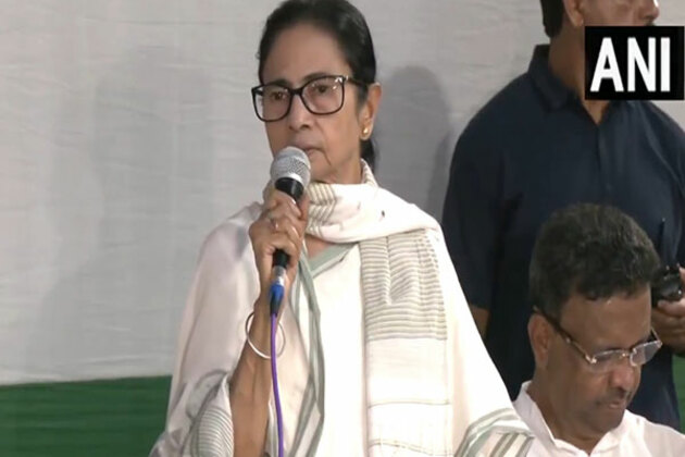 CM Mamata Banerjee visits Dharmatala, reviews 'Shahid Dibas' preparations