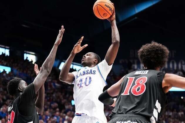 Moustapha Thiam, Cincinnati jolt No. 8 Kansas