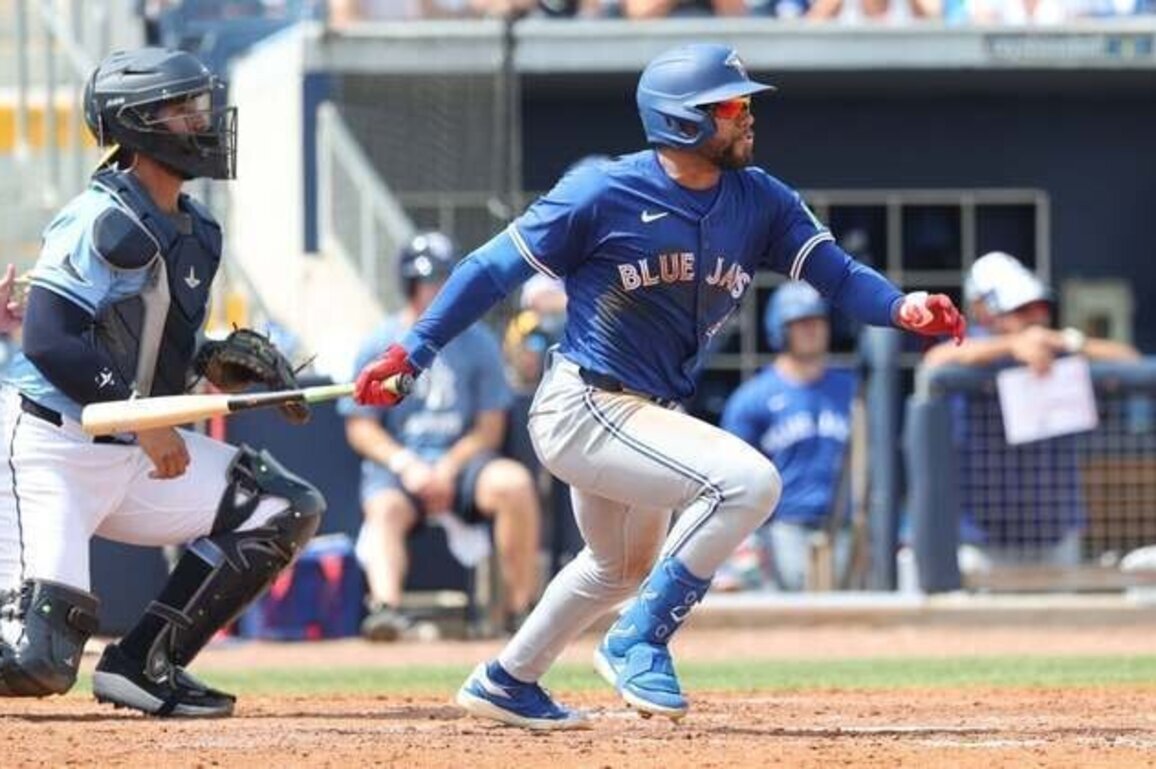 Phillies acquire OF Steward Berroa from Brewers