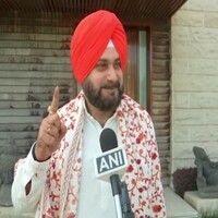 "At 43 years old, he is still the best": Navjot Singh Sidhu feels MS Dhoni is the best wicket keeper even at 43 years