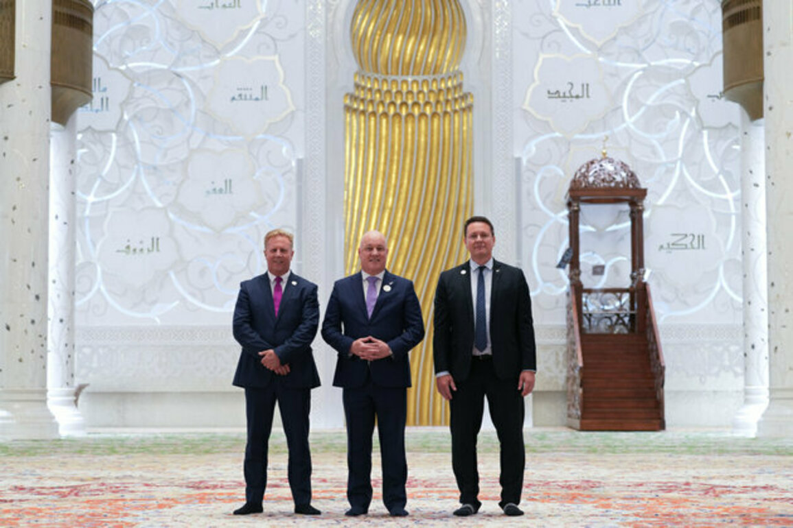 New Zealand's Prime Minister visits Sheikh Zayed Grand Mosque in Abu Dhabi