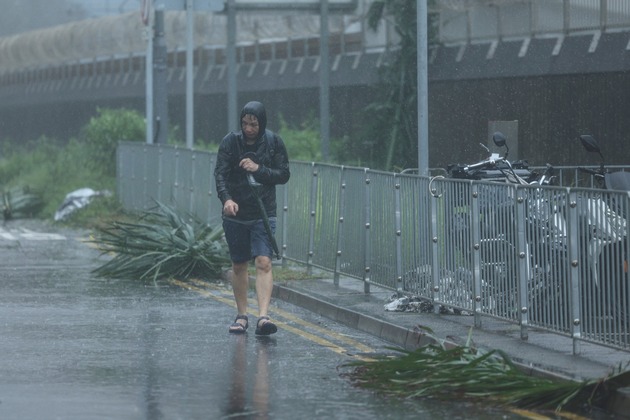 Typhoon Wipha hits China after disrupting Hong Kong