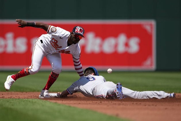HBP gives Orioles walk-off win over Rangers