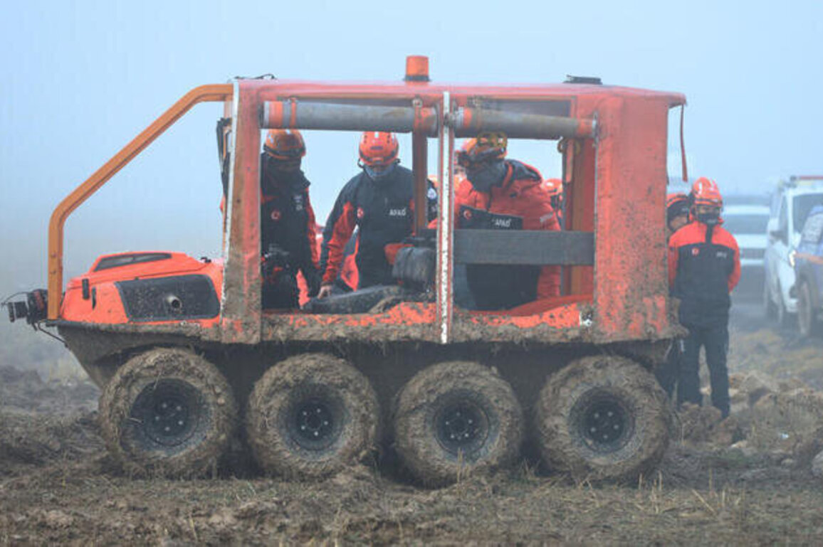 Turkey recovers black box from Libya army chiefs fatal plane crash