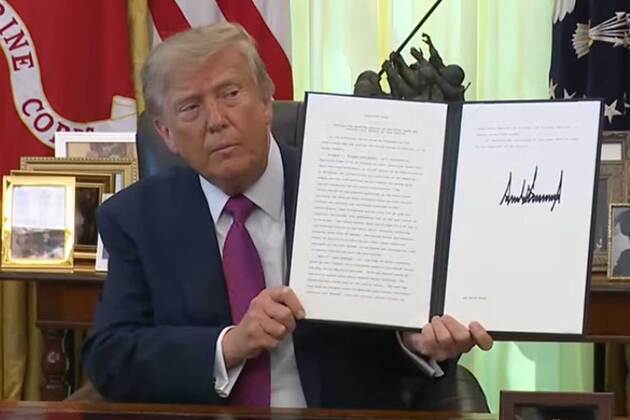Trump signs Executive Order renaming Lake Ontario as 'Lake America'