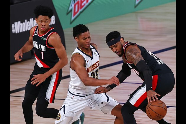 Lillard erupts for 45, Blazers down Nuggets