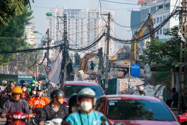 Vietnam's capital residents struggle as severe air pollution persists