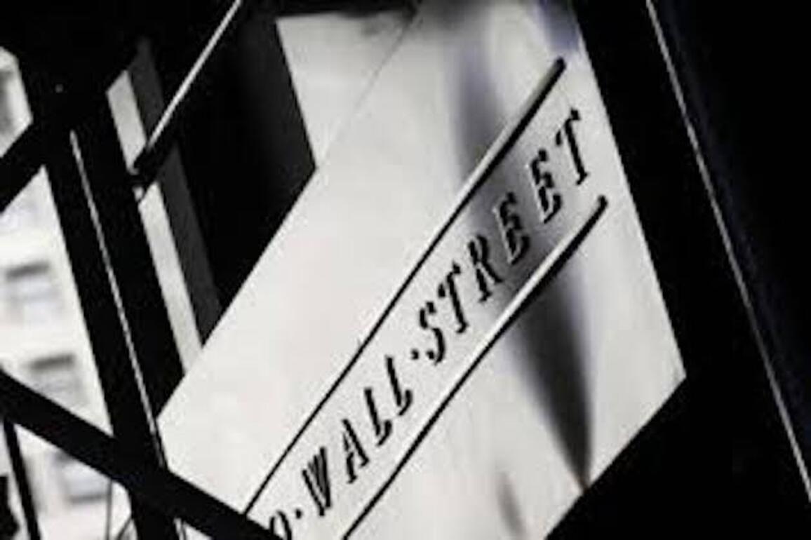 U.S. Markets Mixed as Dow Rises, Tech Drags Nasdaq Lower