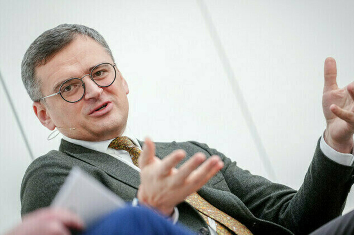 Ex-foreign minister flees Ukraine