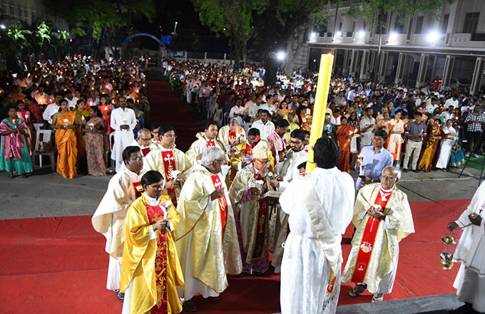 ndian atholic ishop of rchdiocese of yderabad everend humma ala offer prayers as priests and devotees hold candles during a midnight aster igil ass at aint arys asilica ecunderabad the twin city of yderabad  hoto 
