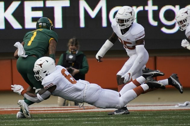 Texas' leading tackler transfers to Tennessee