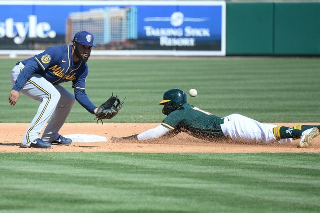 Padres acquire speedy INF Mateo from A's