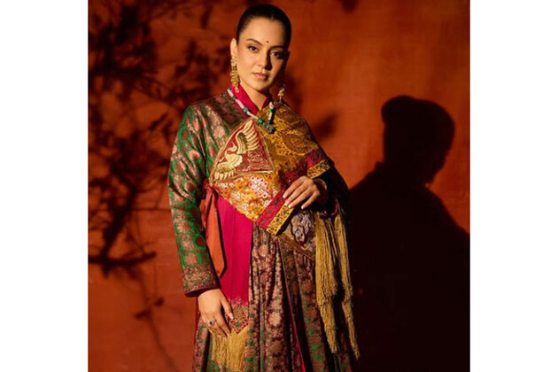 Kangana Ranaut celebrates 20 years in cinema, shares first portfolio that got her 'Gangster' role