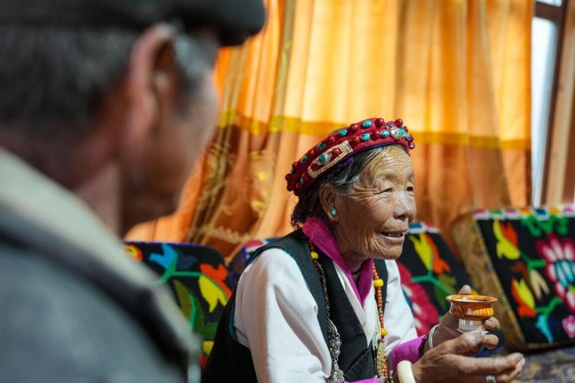 Sufferings of former serfs in old Xizang in Western accounts and their new life today