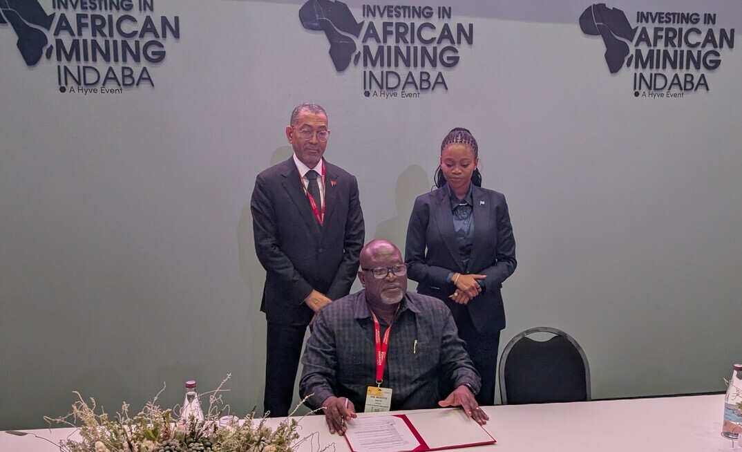 Namibia’s Minister of Industries, Mines and Energy, Modestus Amutse, flanked by Angola’s Minister of Mineral Resources, Petroleum and Gas, Diamantino Pedro Azevedo and Botswana's Minister of Minerals and Energy, Bogolo Joy Kenewendo, at the signing ceremony.