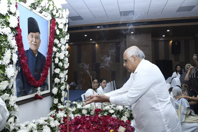 Gujarat CM pays floral tributes to Padma awardee late Joravarsinh Jadav