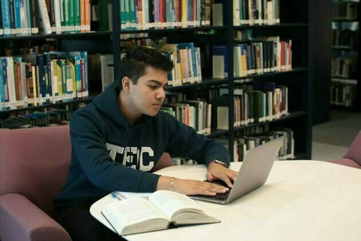 Uni students are using AI to 'ask stupid questions' and get feedback on their work