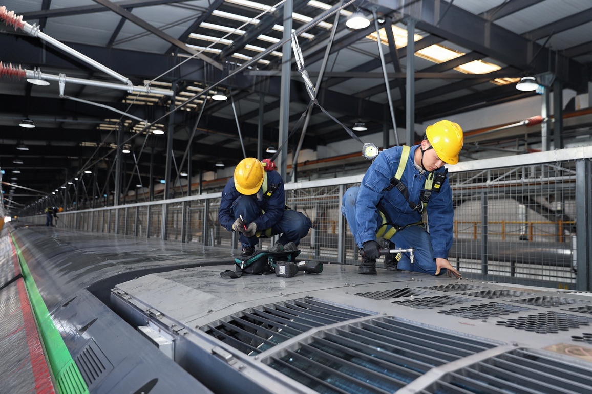 #CHINA-SPRING FESTIVAL TRAVEL RUSH-PREPARATION-TRAIN MAINTENANCE (CN)