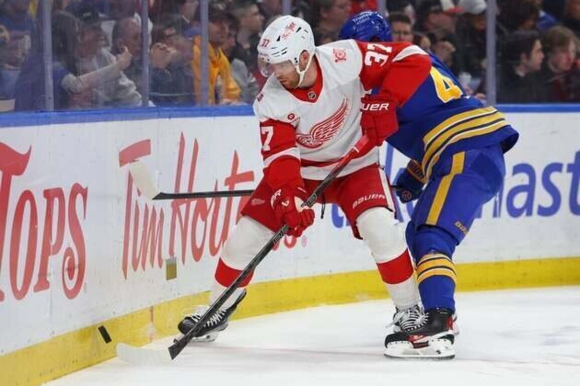 Red Wings score early to earn key road win at Sabres