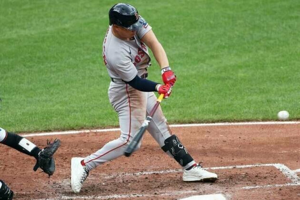 Rob Refsnyder homers in return, Red Sox finish 4-game sweep of O's